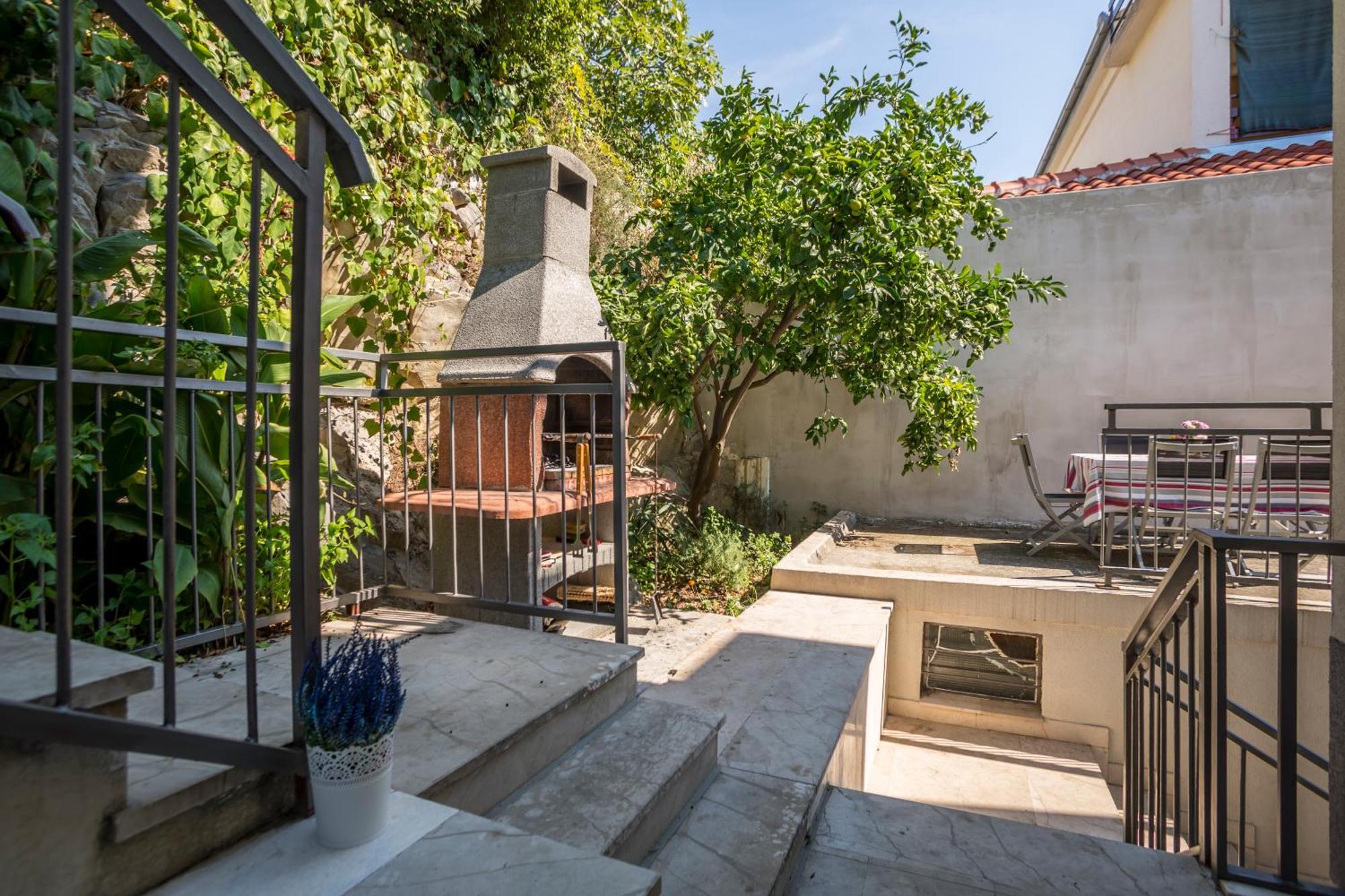 Holiday Home Petra Podstrana Luaran gambar